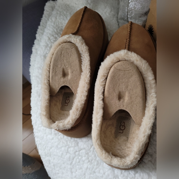 Uggs Heights, cozy clog size 8 With Box - Picture 4 of 6